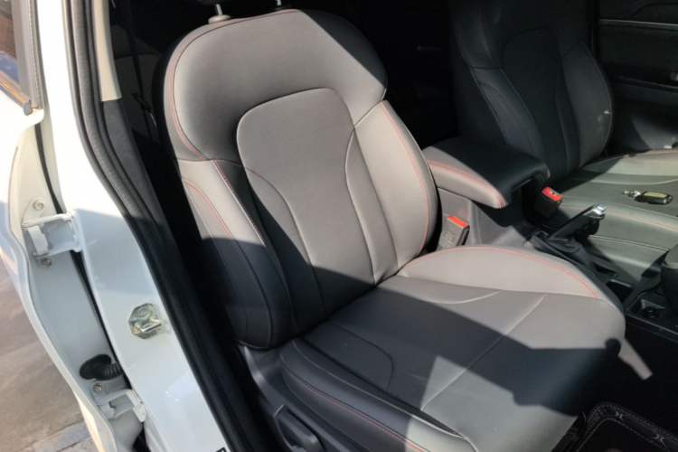 Used Haval M6 2019 1.5T DCT Two-Wheel Drive Elite Version China VI Standard Right Front Seat
