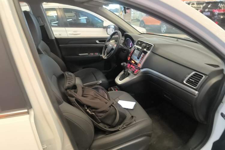 Used Haval M6 2019 1.5T DCT Two-Wheel Drive Value Edition China VI Standard Right Front Seat