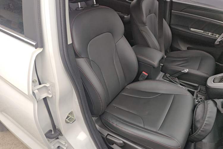 Used Haval M6 2019 1.5T DCT Two-Wheel Drive Value Edition China VI Standard Right Front Seat