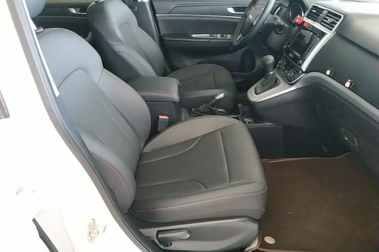 Used Haval M6 2019 1.5T DCT Two-Wheel Drive Elite Version China VI Standard Right Front Seat