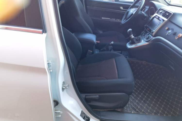 Used Haval M6 2019 1.5T Manual Two-Wheel Drive Urban Version China VI Standard Right Front Seat