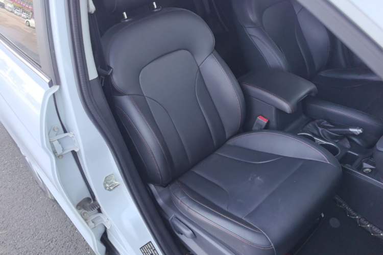 Used Haval M6 2019 1.5T DCT Two-Wheel Drive Value Edition China VI Standard Right Front Seat