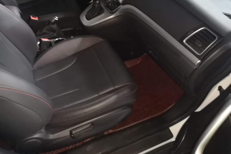 Used Haval M6 2019 1.5T DCT Two-Wheel Drive Elite Version China V Standard Right Front Seat