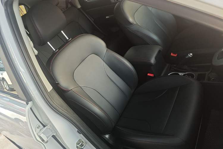 Used Haval M6 2019 1.5T DCT Two-Wheel Drive Elite Version China VI Standard Right Front Seat