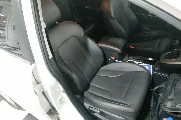 Used Haval M6 2019 1.5T DCT Two-Wheel Drive Value Edition China VI Standard Right Front Seat
