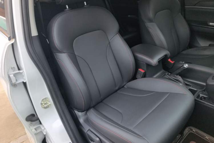 Used Haval M6 2019 1.5T DCT Two-Wheel Drive Elite Version China VI Standard Right Front Seat