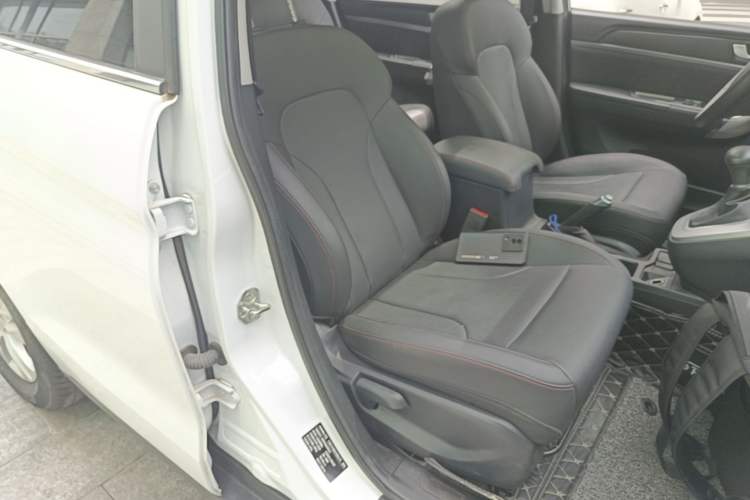 Used Haval M6 2019 1.5T DCT Two-Wheel Drive Elite Version China VI Standard Right Front Seat