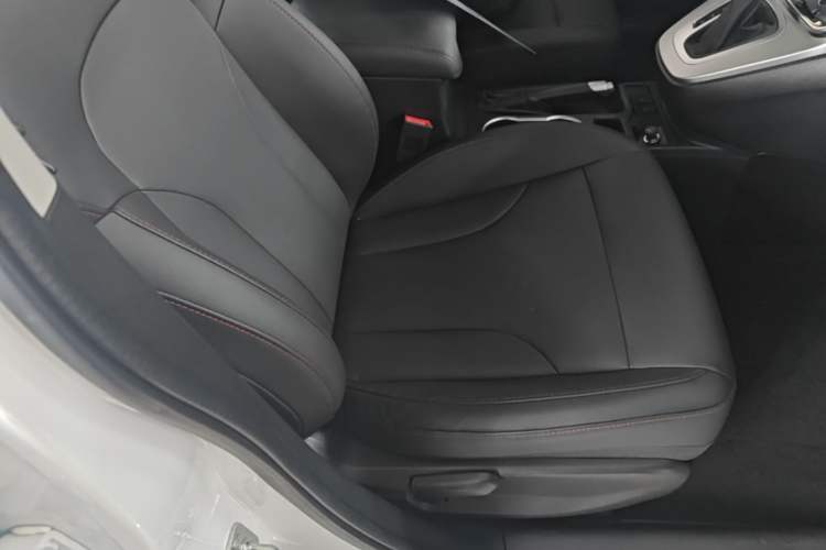 Used Haval M6 2019 1.5T DCT Two-Wheel Drive Value Edition China VI Standard Right Front Seat