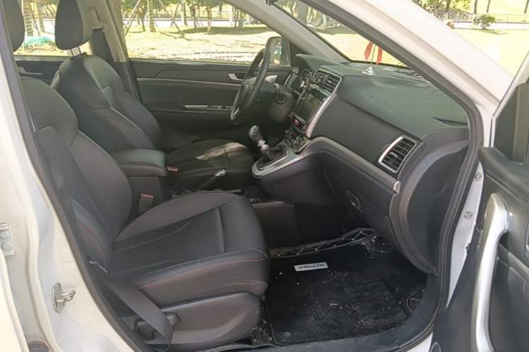 Used Haval M6 2019 1.5T Manual Two-Wheel Drive Elite Version China VI Standard Right Front Seat