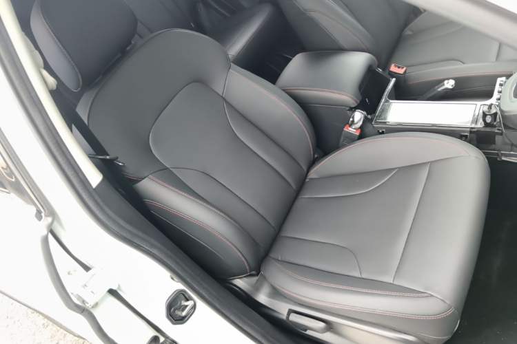 Used Haval M6 2019 1.5T DCT Two-Wheel Drive Elite Version China VI Standard Right Front Seat