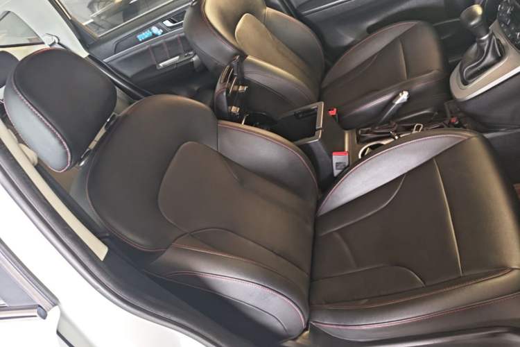 Used Haval M6 2019 1.5T DCT Two-Wheel Drive Elite Version China VI Standard Right Front Seat