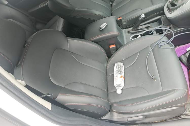 Used Haval M6 2019 1.5T Manual Two-Wheel Drive Elite Version China VI Standard Right Front Seat