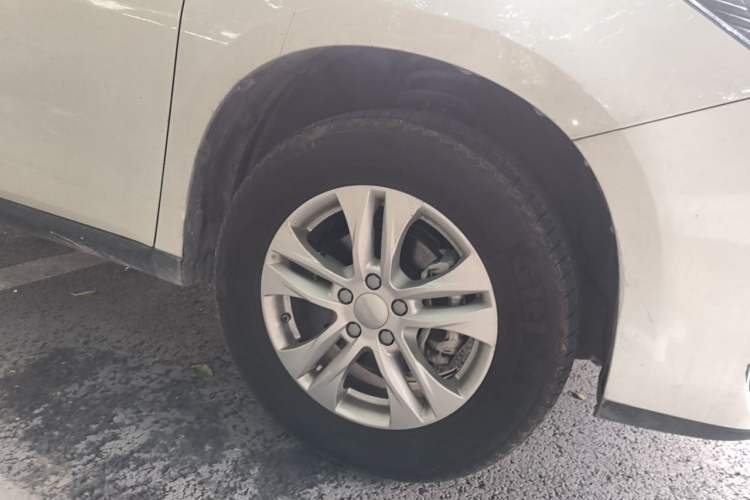 Used Haval M6 2019 1.5T DCT Two-Wheel Drive Value Edition China VI Standard Right Front Wheel Hub