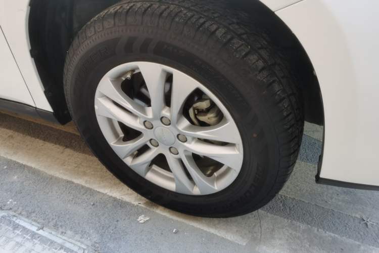 Used Haval M6 2019 1.5T Manual Two-Wheel Drive Elite Version China V Standard Right Front Wheel Hub