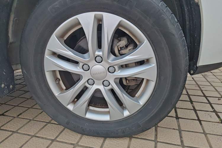 Used Haval M6 2019 1.5T Manual Two-Wheel Drive Elite Version China VI Standard Right Front Wheel Hub