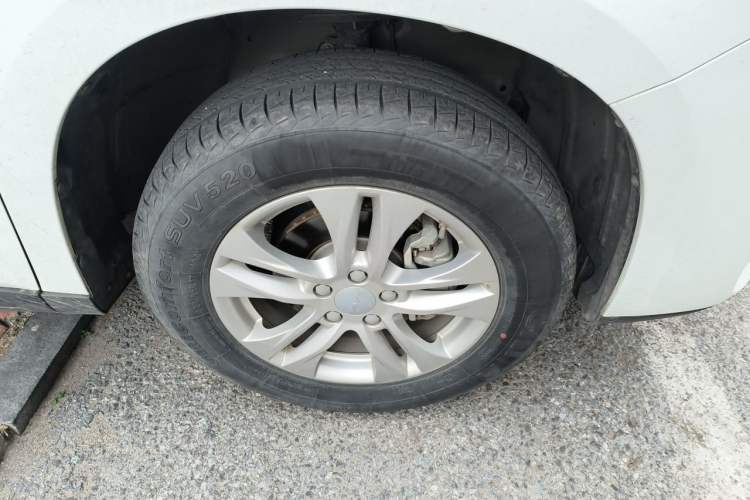 Used Haval M6 2019 1.5T DCT Two-Wheel Drive Elite Version China VI Standard Right Front Wheel Hub