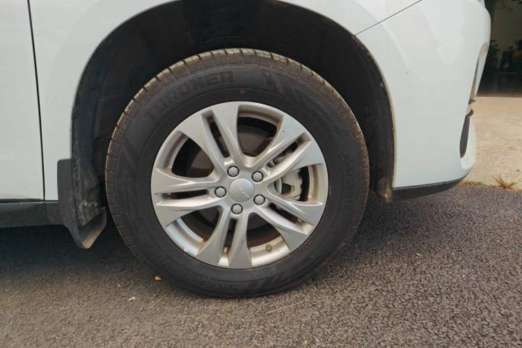 Used Haval M6 2019 1.5T Manual Two-Wheel Drive Elite Version China V Standard Right Front Wheel Hub