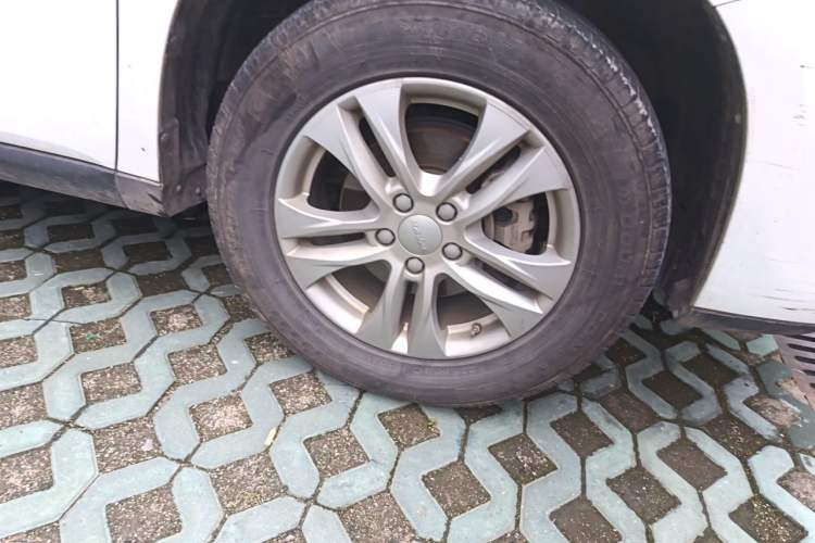 Used Haval M6 2019 1.5T DCT Two-Wheel Drive Value Edition China VI Standard Right Front Wheel Hub