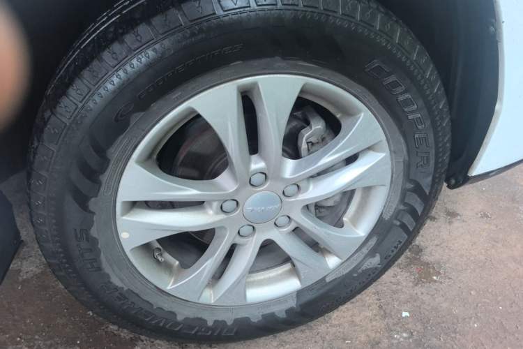 Used Haval M6 2019 1.5T Manual Two-Wheel Drive Elite Version China VI Standard Right Front Wheel Hub