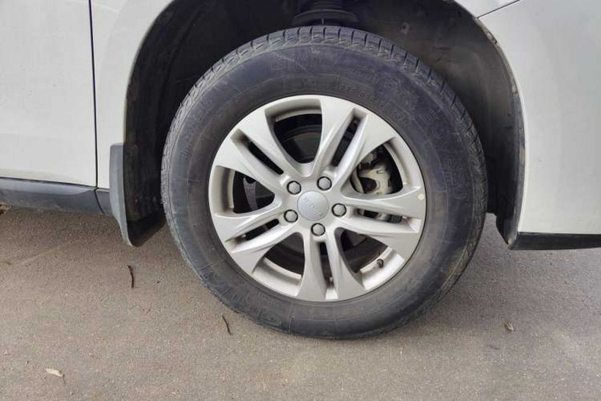 Used Haval M6 2019 1.5T Manual Two-Wheel Drive Elite Version China VI Standard Right Front Wheel Hub
