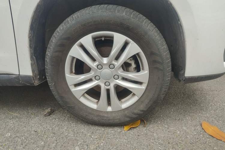 Used Haval M6 2019 1.5T Manual Two-Wheel Drive Elite Version China VI Standard Right Front Wheel Hub
