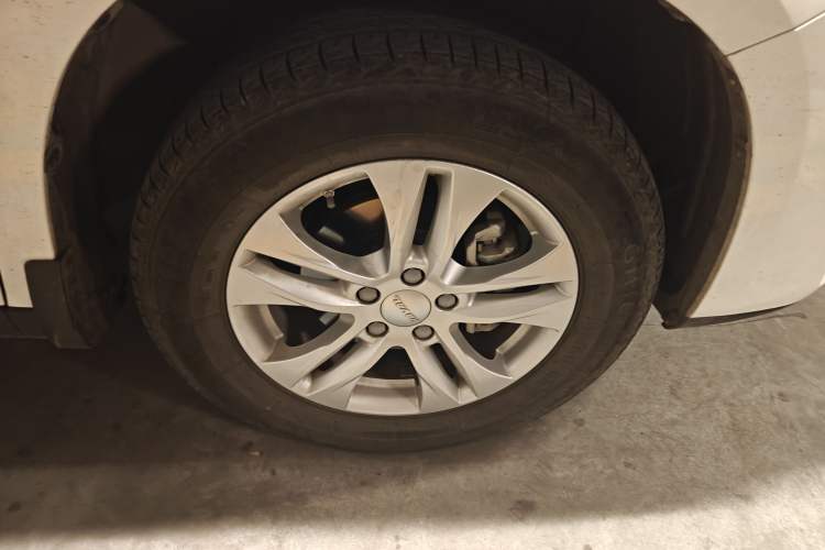 Used Haval M6 2019 1.5T Manual Two-Wheel Drive Elite Version China VI Standard Right Front Wheel Hub