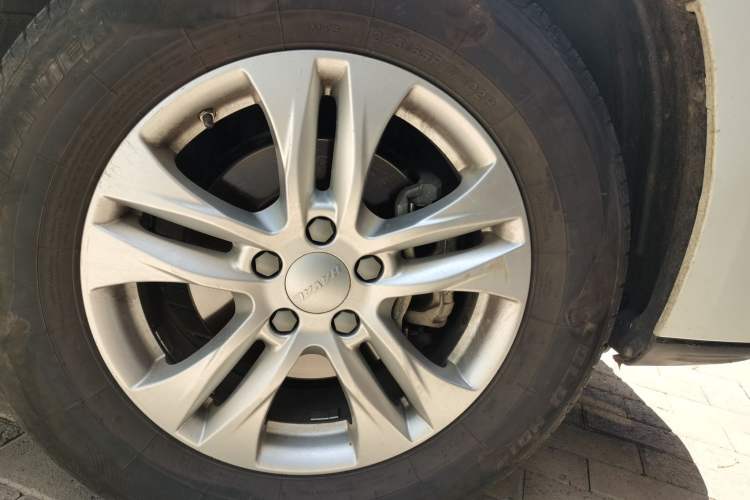 Used Haval M6 2019 1.5T DCT Two-Wheel Drive Value Edition China VI Standard Right Front Wheel Hub