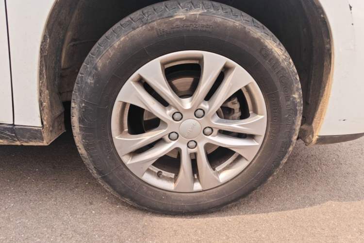 Used Haval M6 2019 1.5T Manual Two-Wheel Drive Elite Version China VI Standard Right Front Wheel Hub