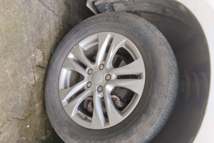 Used Haval M6 2019 1.5T DCT Two-Wheel Drive Elite Version China VI Standard Right Front Wheel Hub