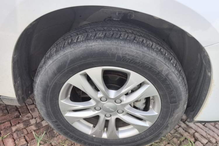 Used Haval M6 2019 1.5T Manual Two-Wheel Drive Elite Version China VI Standard Right Front Wheel Hub