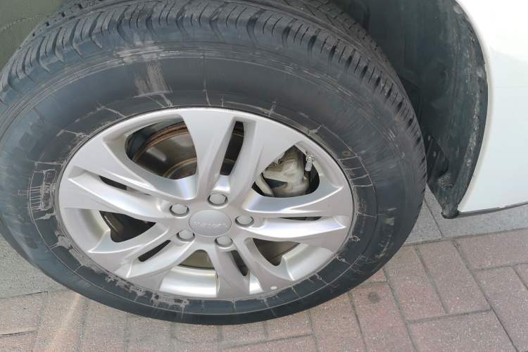 Used Haval M6 2019 1.5T DCT Two-Wheel Drive Elite Version China VI Standard Right Front Wheel Hub