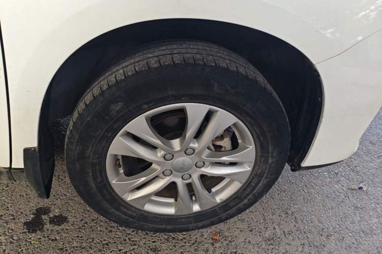 Used Haval M6 2019 1.5T Manual Two-Wheel Drive Elite Version China VI Standard Right Front Wheel Hub