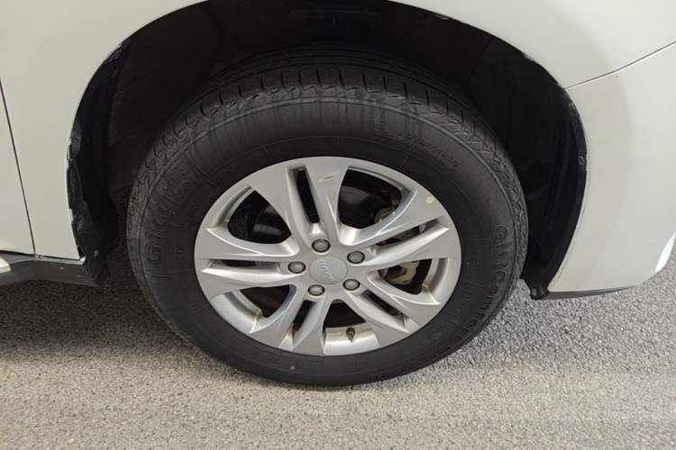 Used Haval M6 2019 1.5T DCT Two-Wheel Drive Elite Version China V Standard Right Front Wheel Hub