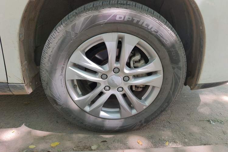 Used Haval M6 2019 1.5T DCT Two-Wheel Drive Elite Version China VI Standard Right Front Wheel Hub