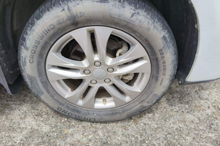 Used Haval M6 2019 1.5T Manual Two-Wheel Drive Elite Version China VI Standard Right Front Wheel Hub