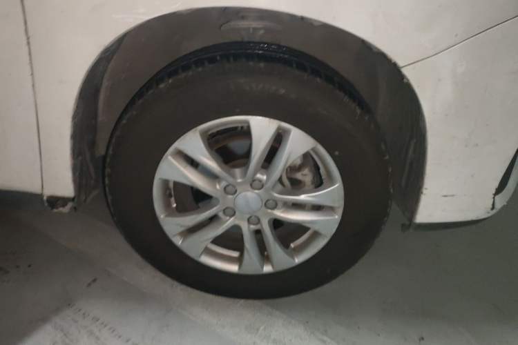 Used Haval M6 2019 1.5T DCT Two-Wheel Drive Value Edition China VI Standard Right Front Wheel Hub