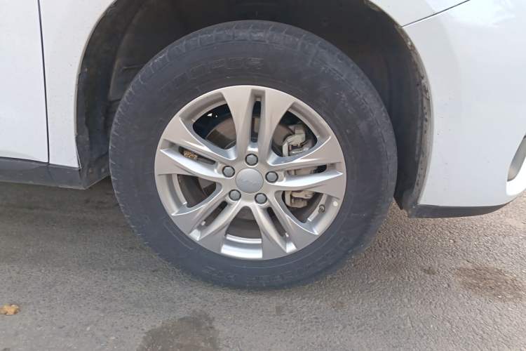 Used Haval M6 2019 1.5T DCT Two-Wheel Drive Value Edition China VI Standard Right Front Wheel Hub