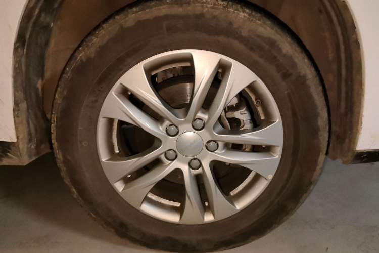 Used Haval M6 2019 1.5T Manual Two-Wheel Drive Urban Version China VI Standard Right Front Wheel Hub