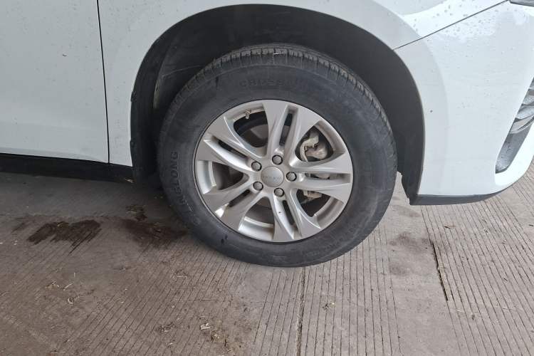 Used Haval M6 2019 1.5T Manual Two-Wheel Drive Elite Version China VI Standard Right Front Wheel Hub
