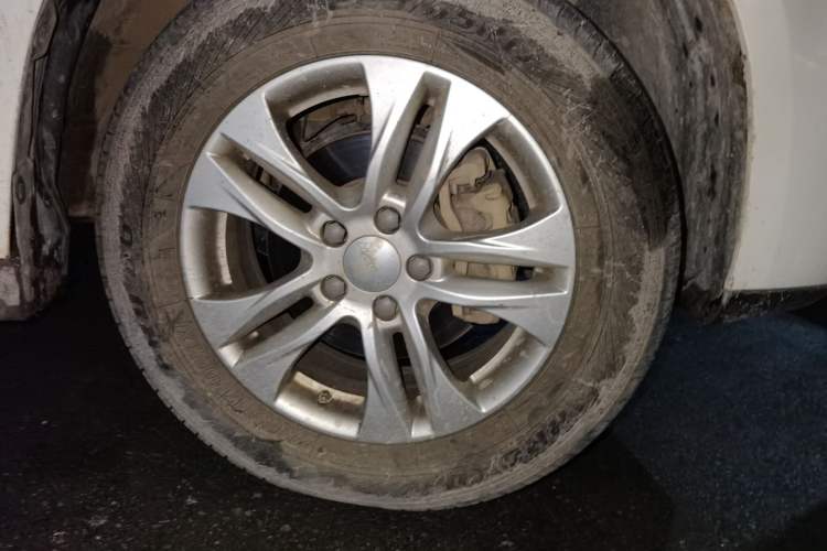 Used Haval M6 2019 1.5T Manual Two-Wheel Drive Elite Version China VI Standard Right Front Wheel Hub