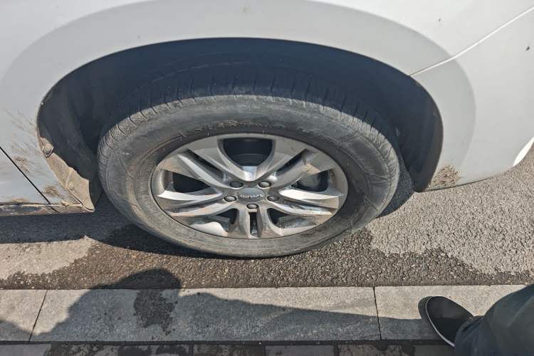 Used Haval M6 2019 1.5T Manual Two-Wheel Drive Elite Version China VI Standard Right Front Wheel Hub