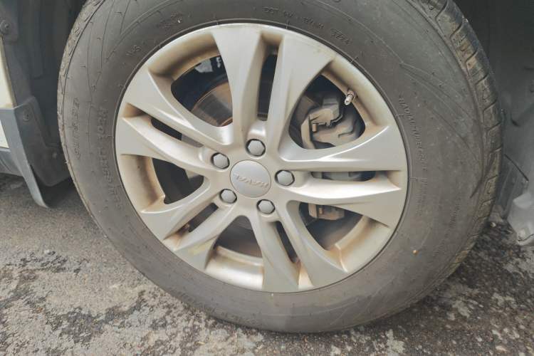 Used Haval M6 2019 1.5T Manual Two-Wheel Drive Elite Version China VI Standard Right Front Wheel Hub