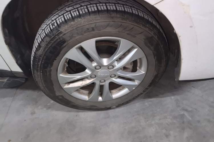 Used Haval M6 2019 1.5T DCT Two-Wheel Drive Elite Version China VI Standard Right Front Wheel Hub
