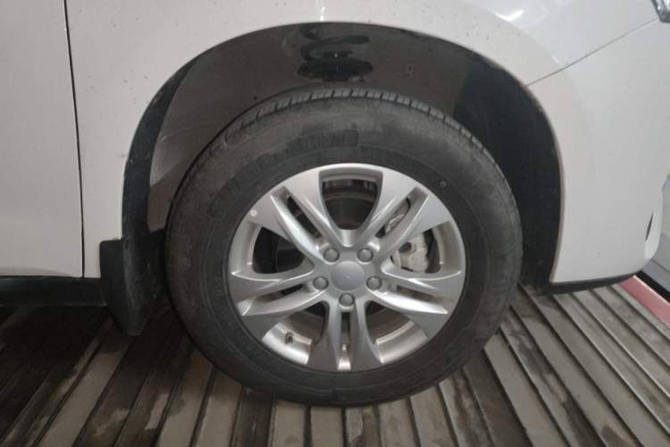 Used Haval M6 2019 1.5T Manual Two-Wheel Drive Elite Version China VI Standard Right Front Wheel Hub