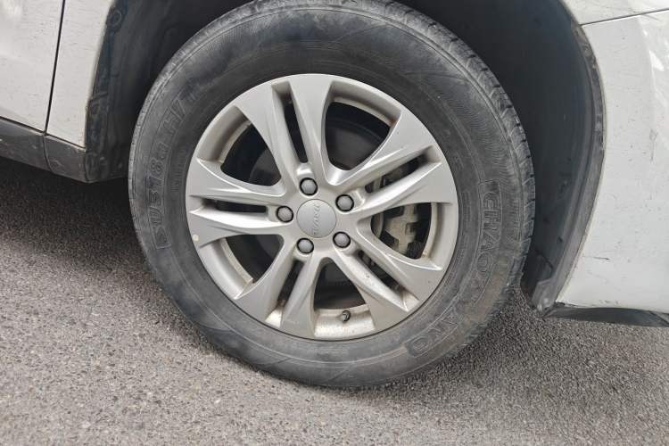 Used Haval M6 2019 1.5T Manual Two-Wheel Drive Elite Version China VI Standard Right Front Wheel Hub
