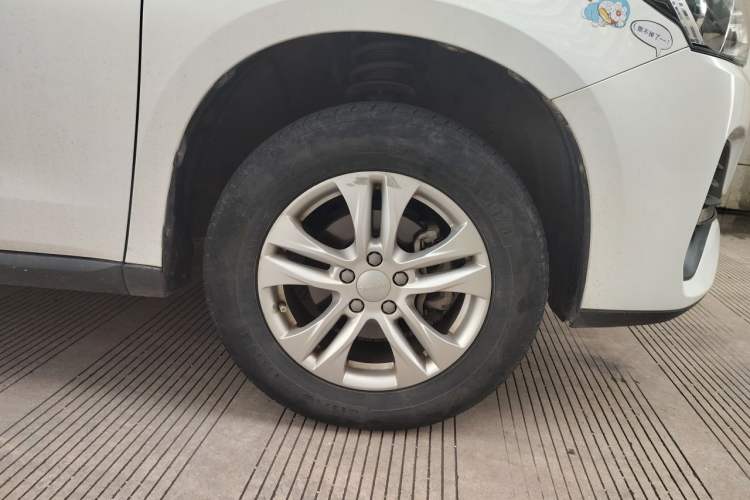 Used Haval M6 2019 1.5T DCT Two-Wheel Drive Elite Version China VI Standard Right Front Wheel Hub
