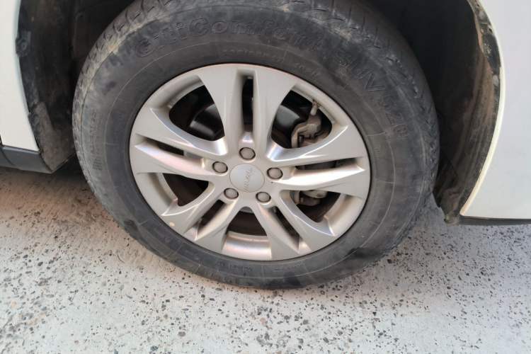 Used Haval M6 2019 1.5T DCT Two-Wheel Drive Value Edition China VI Standard Right Front Wheel Hub