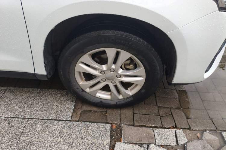 Used Haval M6 2019 1.5T DCT Two-Wheel Drive Value Edition China VI Standard Right Front Wheel Hub