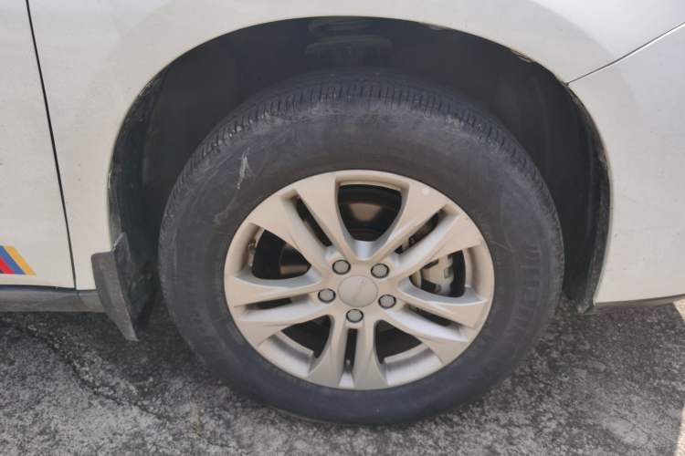 Used Haval M6 2019 1.5T Manual Two-Wheel Drive Elite Version China VI Standard Right Front Wheel Hub