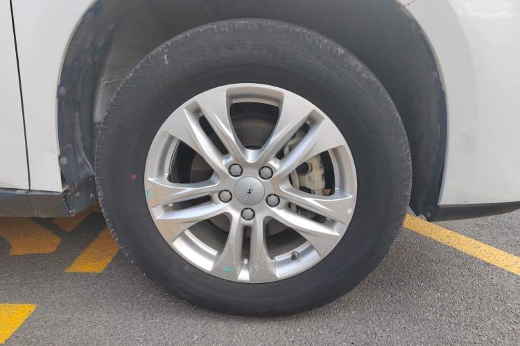 Used Haval M6 2019 1.5T DCT Two-Wheel Drive Value Edition China VI Standard Right Front Wheel Hub